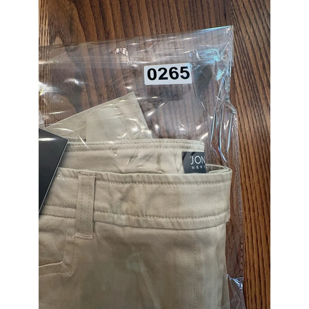 Jones New York Womens Tan Bermuda Chino Shorts Size 6 Travel Casual NWT - Picture 9 of 9
